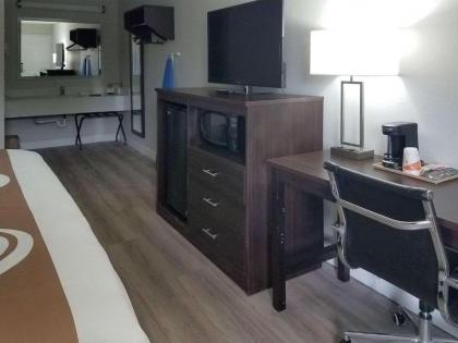 Quality Inn - image 6