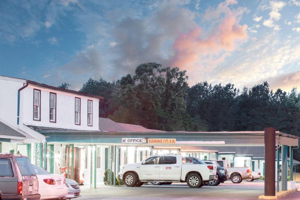 Knights Inn Emporia - main image