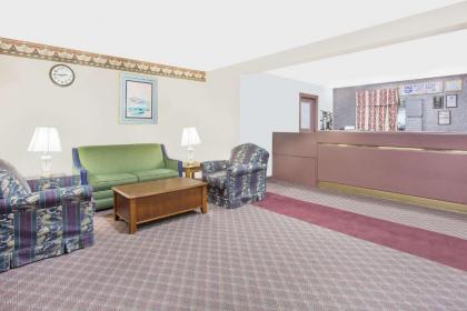 Knights Inn Emporia - image 10