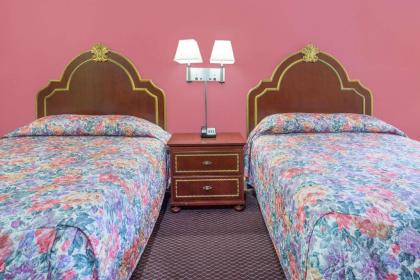 Knights Inn Emporia - image 13