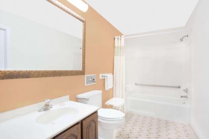 Knights Inn Emporia - image 15