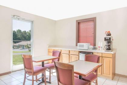 Knights Inn Emporia - image 4