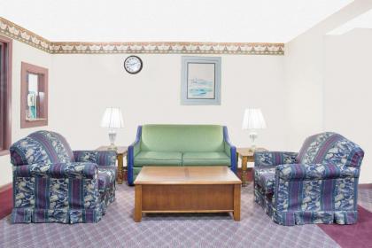 Knights Inn Emporia - image 8