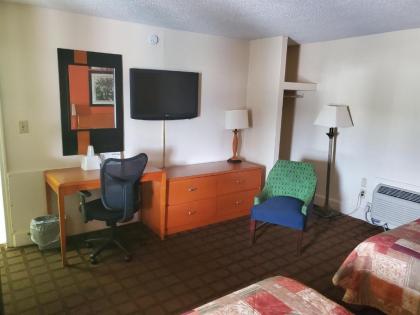 Relax Inn - image 10