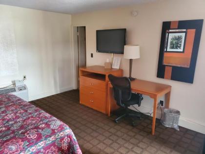 Relax Inn - image 13