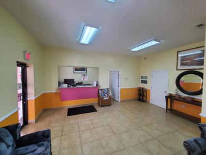 Relax Inn - image 2