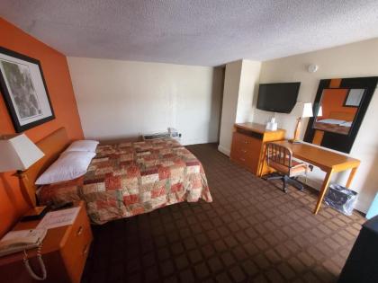 Relax Inn - image 7