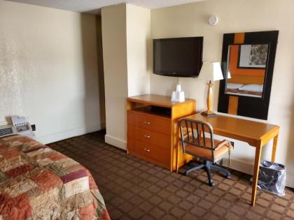 Relax Inn - image 8
