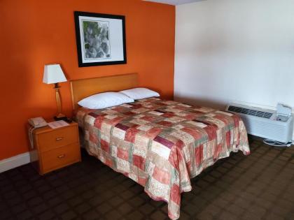 Relax Inn - image 9