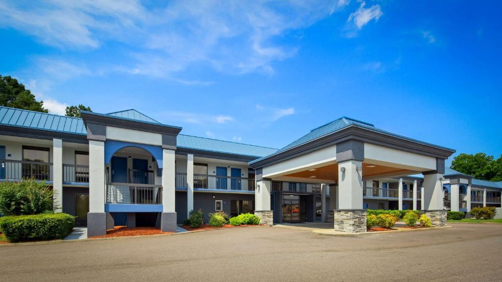 Best Western Emporia - main image