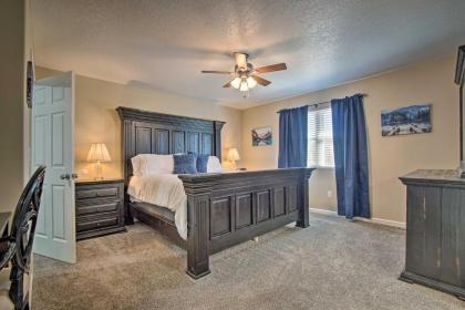 Spacious Home with Deck Walk to Peter Pan Park - image 10