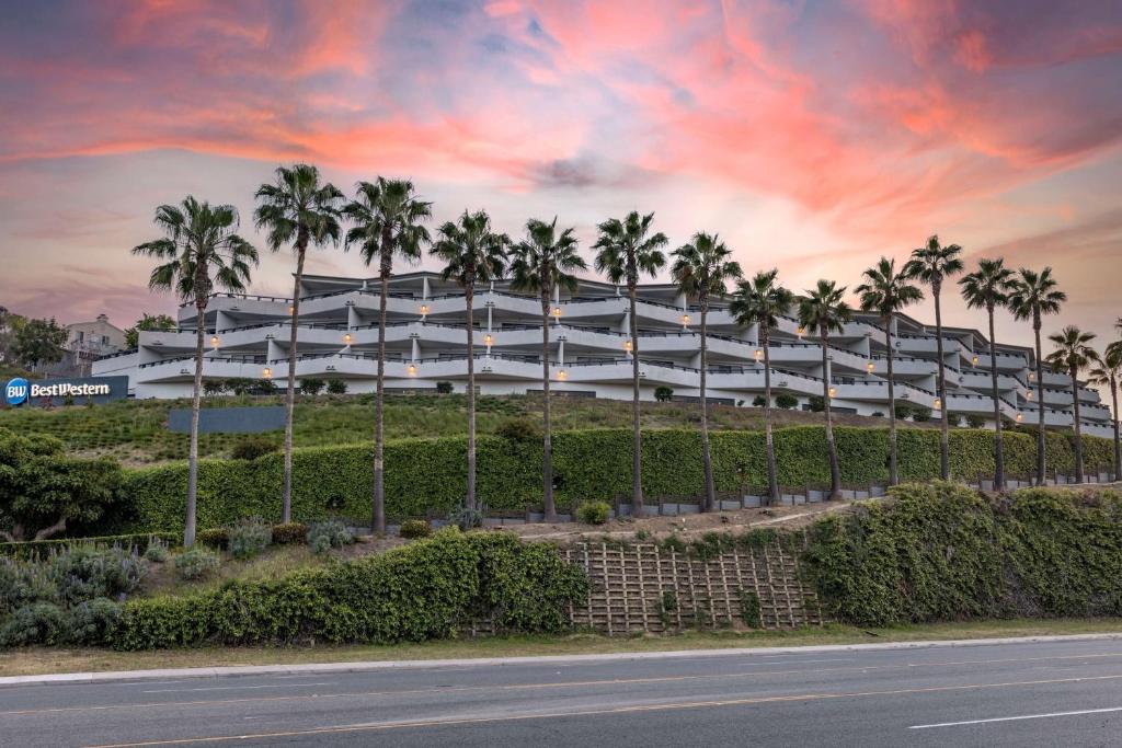 Best Western Encinitas Inn & Suites at Moonlight Beach - main image