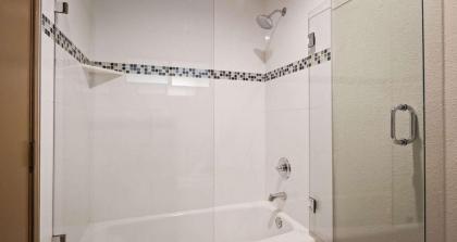 Best Western Encinitas Inn & Suites at Moonlight Beach - image 2