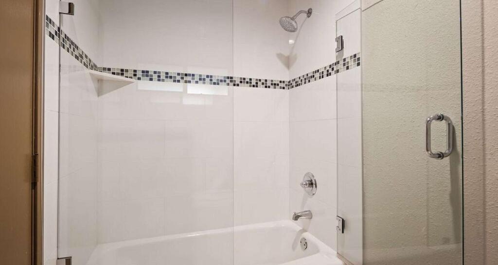 Best Western Encinitas Inn & Suites at Moonlight Beach - image 2