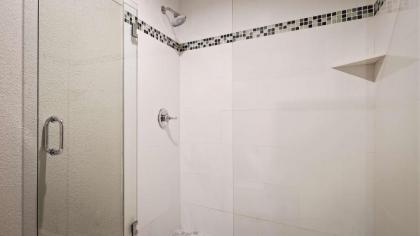 Best Western Encinitas Inn & Suites at Moonlight Beach - image 3