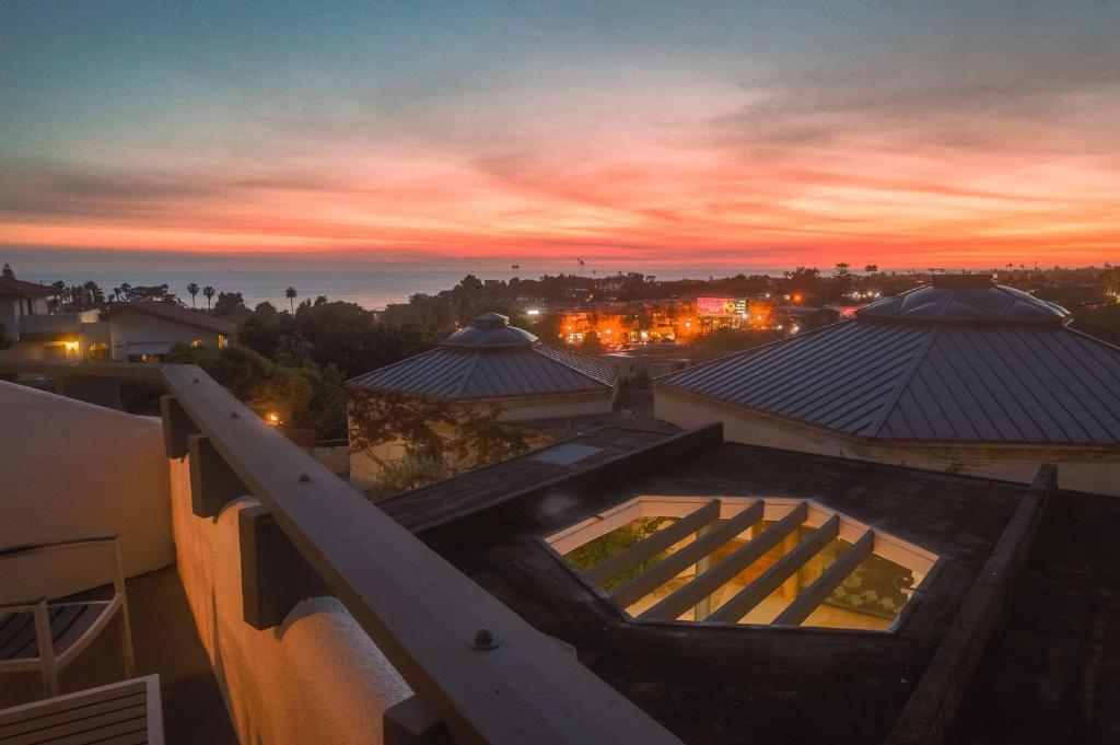 Best Western Encinitas Inn & Suites at Moonlight Beach - image 7