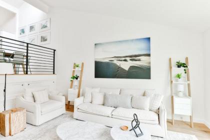 Dream Home - Steps to Beach Pools Shops & Dining - image 10