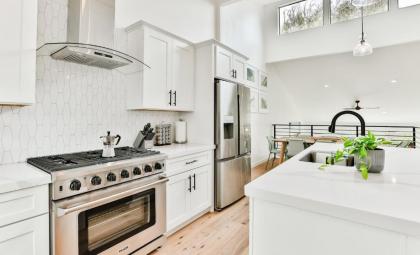Dream Home - Steps to Beach Pools Shops & Dining - image 12