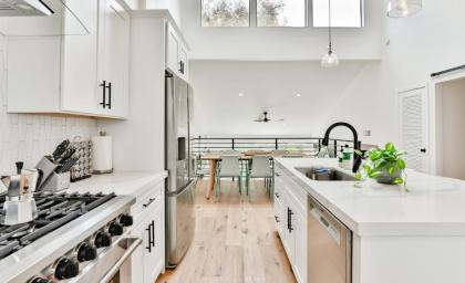 Dream Home - Steps to Beach Pools Shops & Dining - image 4