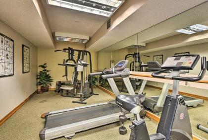 Sleek Apartment in Heart of Denver Tech Center! - image 2