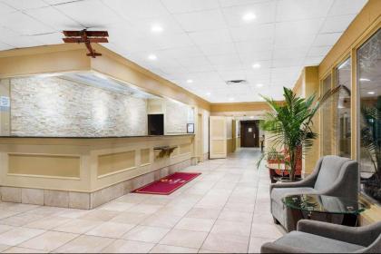 Clarion Inn Dayton Airport - image 10