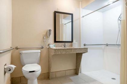Clarion Inn Dayton Airport - image 11