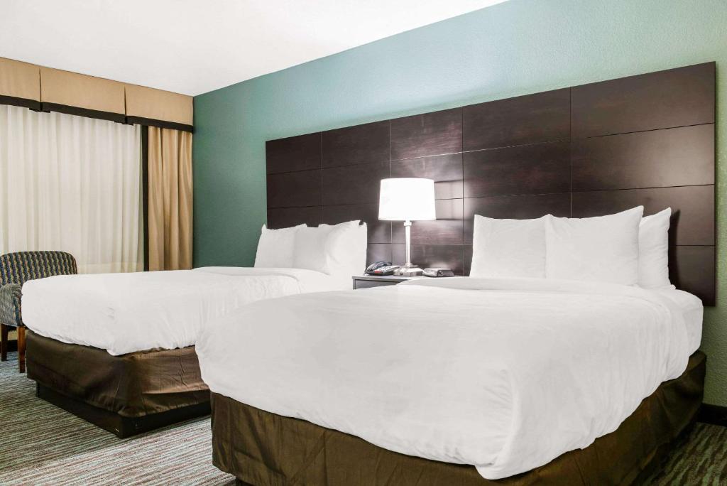 Clarion Inn Dayton Airport - image 6