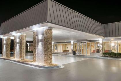 Clarion Inn Dayton Airport - image 8