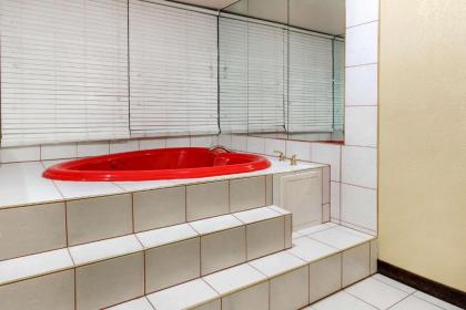 Clarion Inn Dayton Airport - image 9