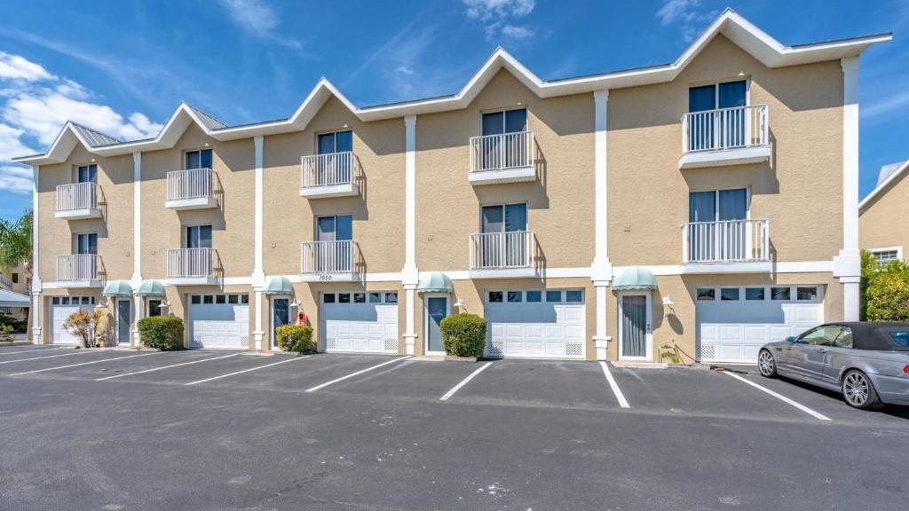Rent the Perfect 2 Bedroom Townhome on Charlotte Harbor Charlotte County Townhome 1008 - main image