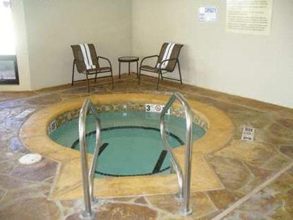 Hampton Inn & Suites Enid - image 9