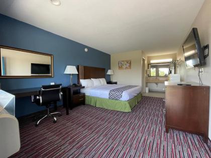 Econo Lodge Inn & Suites - image 10