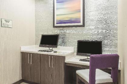 La Quinta Inn & Suites by Wyndham Enid - image 11