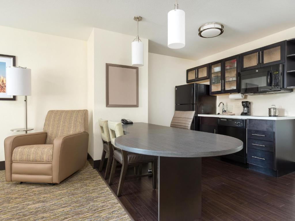 Candlewood Suites Enid an IHG Hotel - image 2