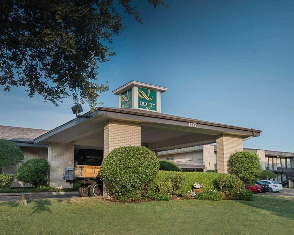 Quality Inn Ennis - main image