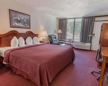 Quality Inn Ennis - image 10