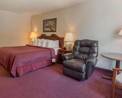 Quality Inn Ennis - image 5