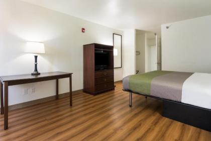 Motel 6-Ennis TX - image 5