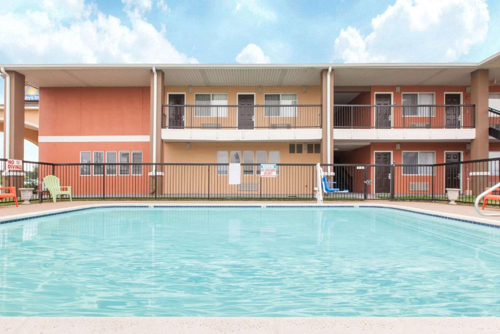 Days Inn by Wyndham Ennis - main image