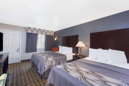 Days Inn by Wyndham Ennis - image 10