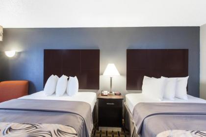 Days Inn by Wyndham Ennis - image 15