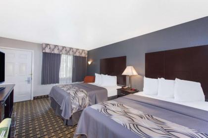 Days Inn by Wyndham Ennis - image 2