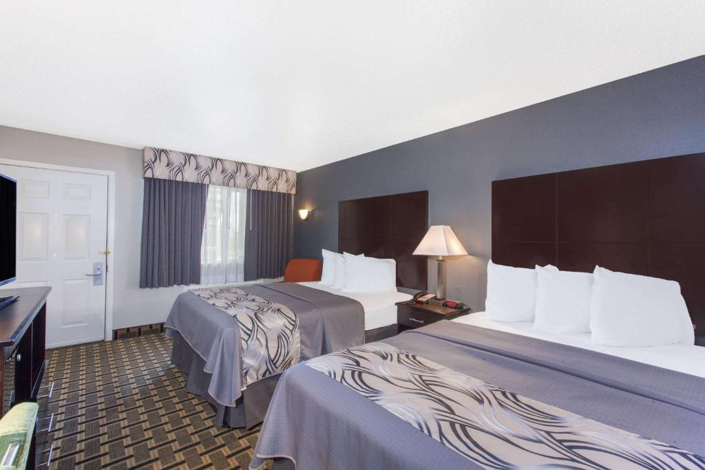 Days Inn by Wyndham Ennis - image 2