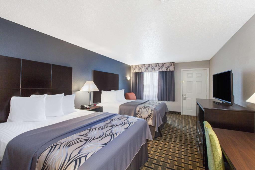 Days Inn by Wyndham Ennis - image 5