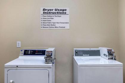 Comfort Suites Ennis - image 14