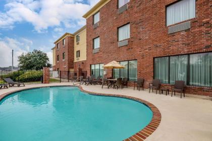 Comfort Suites Ennis - image 8