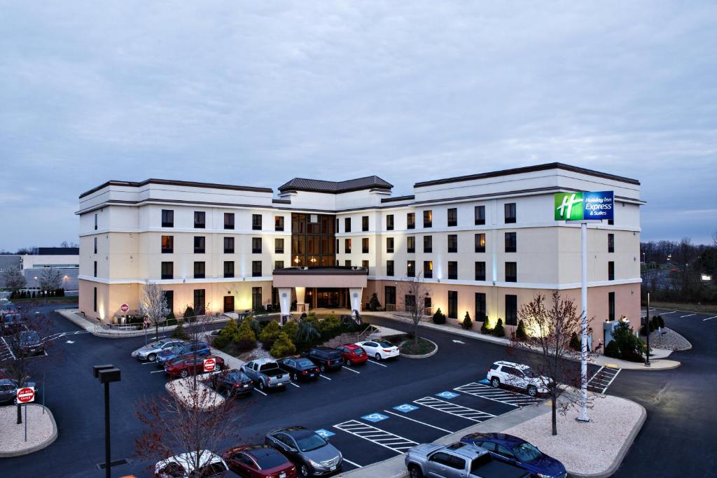 Holiday Inn Express Harrisburg West an IHG Hotel - main image