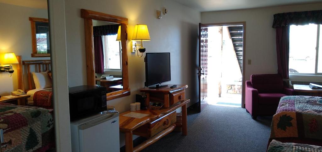 Ponderosa Motel - image 4