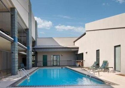 Executive Inn and Suites - image 2
