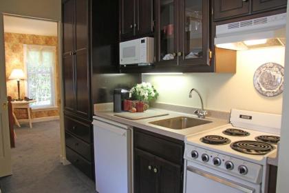 Eagle Harbor Inn - image 10